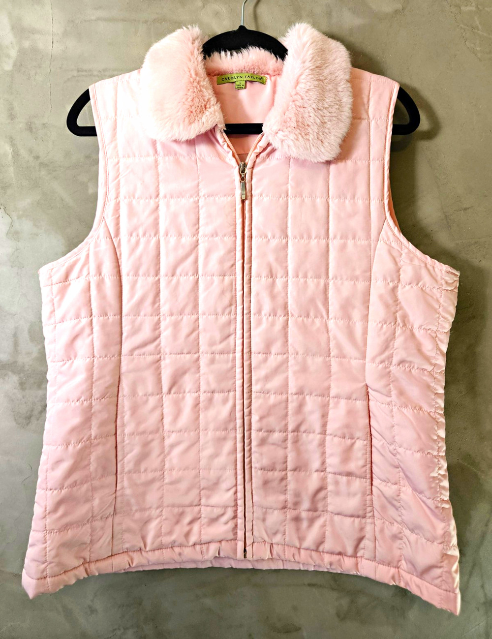 Carolyn Taylor Women’s Size L Pink Quilted Full Zip Vest Faux Fur Collar
